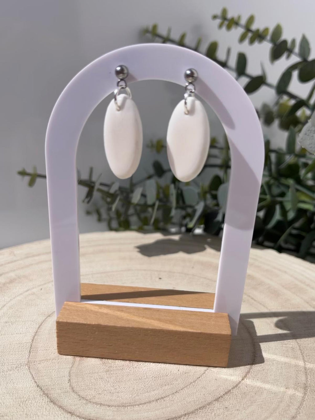 Óvalos Blancos Minimalistas