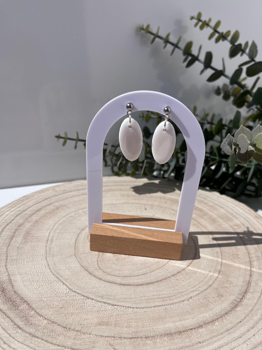 Óvalos Blancos Minimalistas