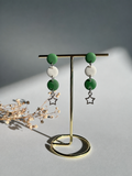 Pendientes en cascada de círculos verde y blanco con estrella plateada hechos a mano en arcilla polimérica - Gradi Handmade