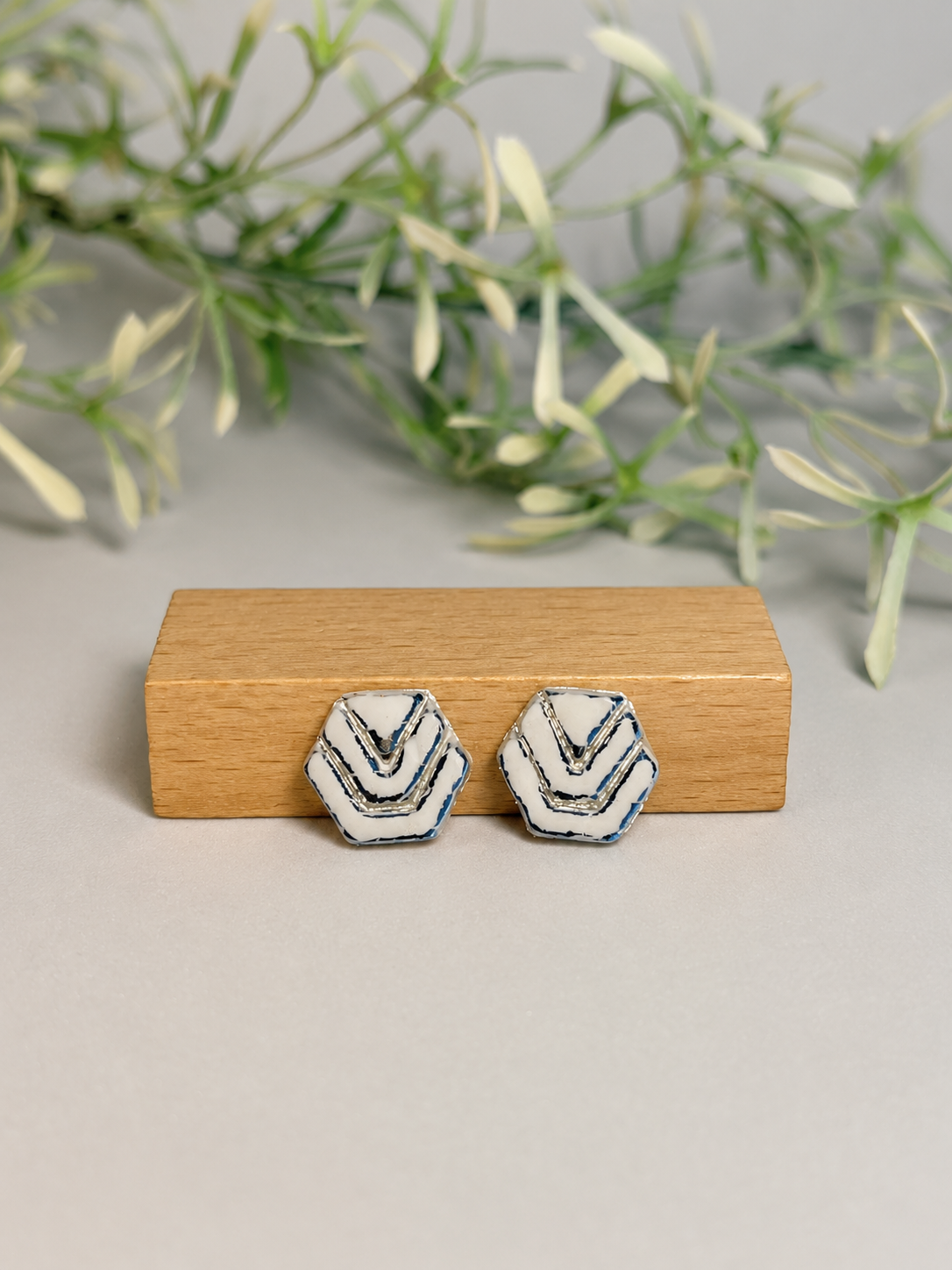MINI NÁCAR PLATA - Mini Stud Blancos Nacarados