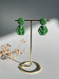 Pendientes hexágono verde selva con textura chevron hechos a mano en arcilla polimérica - Gradi Handmade