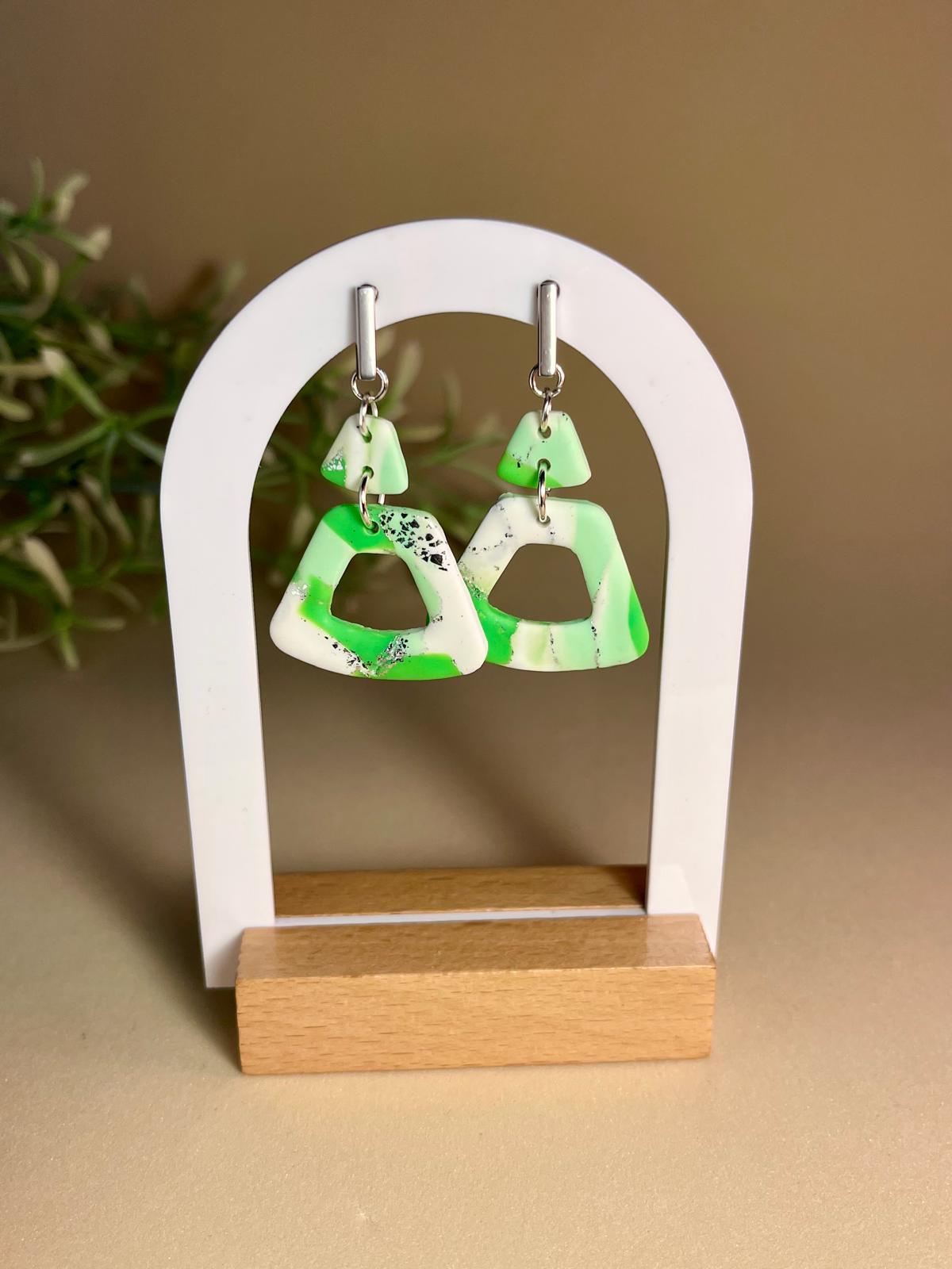 ALOE – Pendientes triángulos mármol verde arcilla polimérica artesanales | Gradi Handmade
