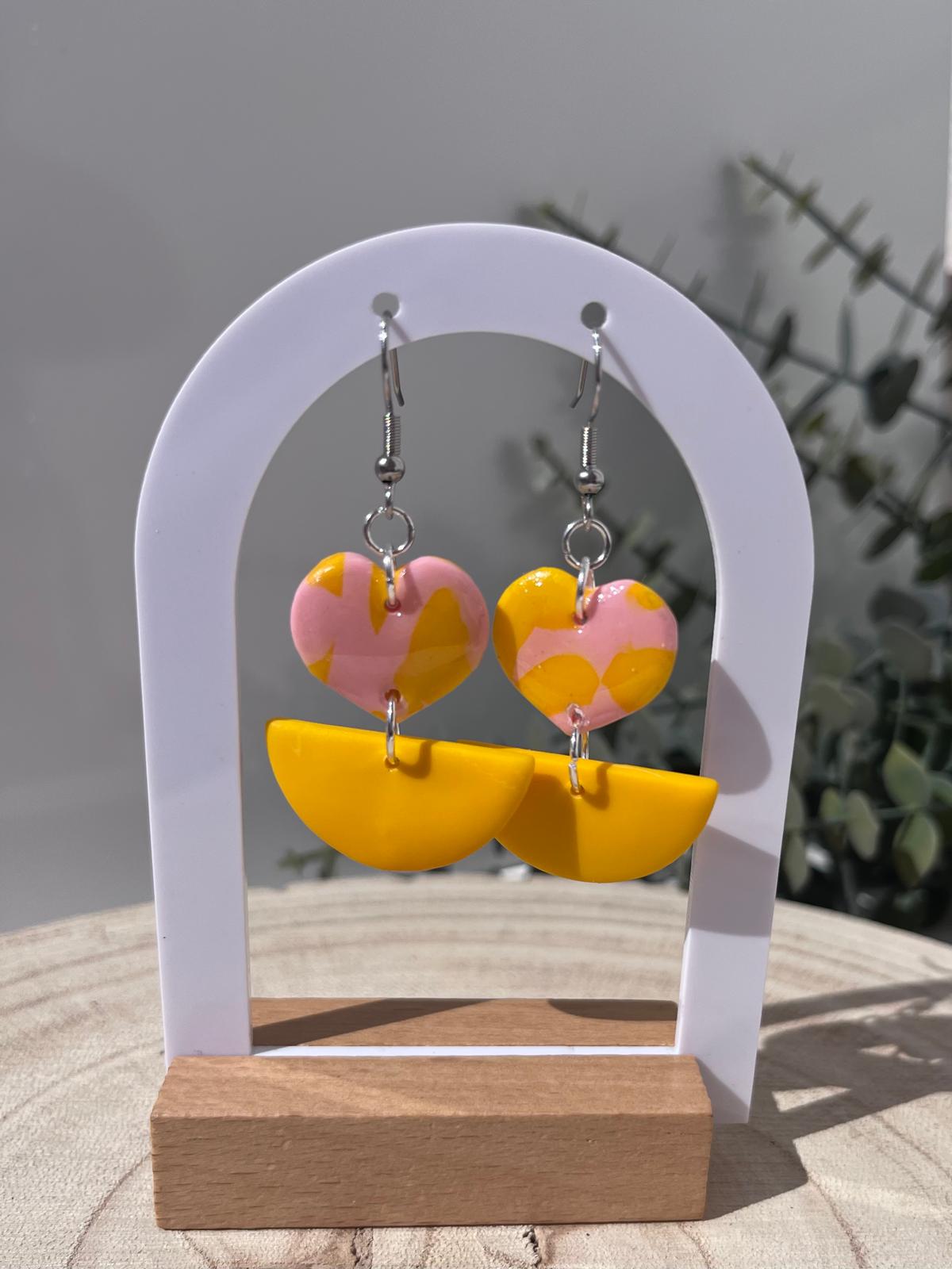 Corazón Print Rosa Amarillo Semicircúlo Mostaza