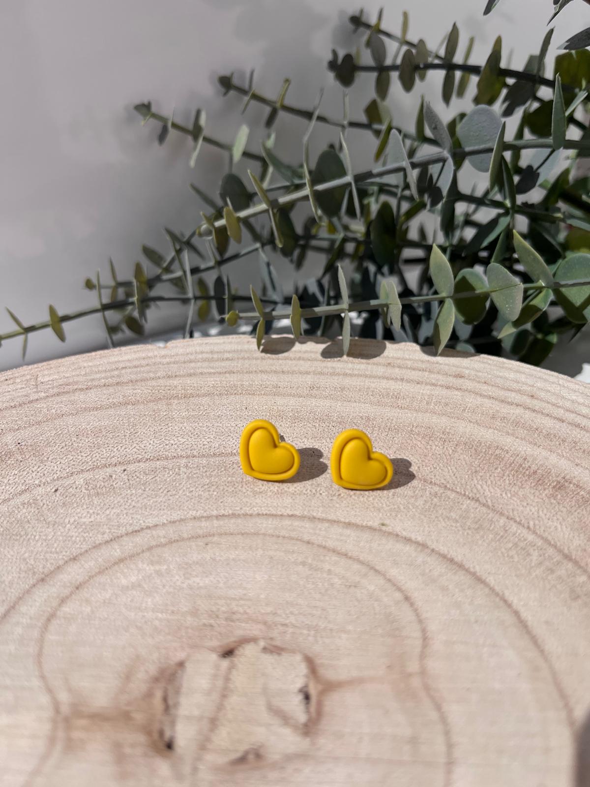 Studs Corazón Amarillo Mostaza