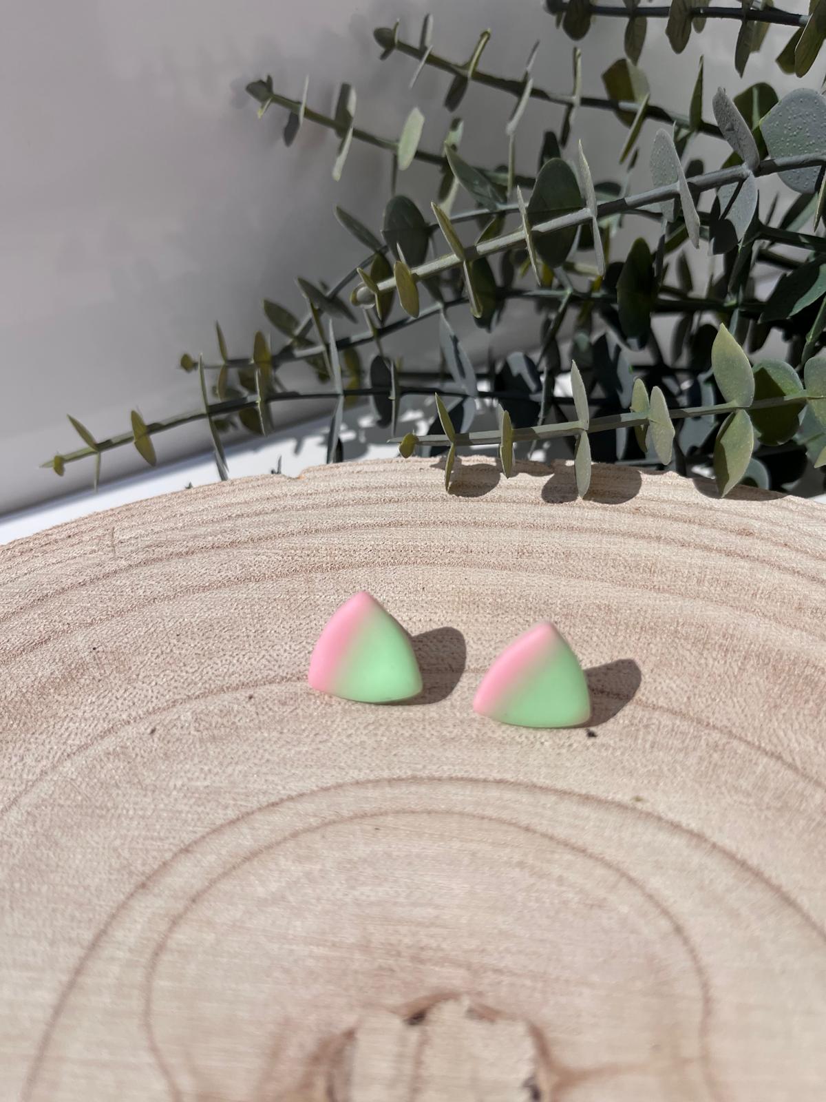 Studs Triángulo Verde Rosa