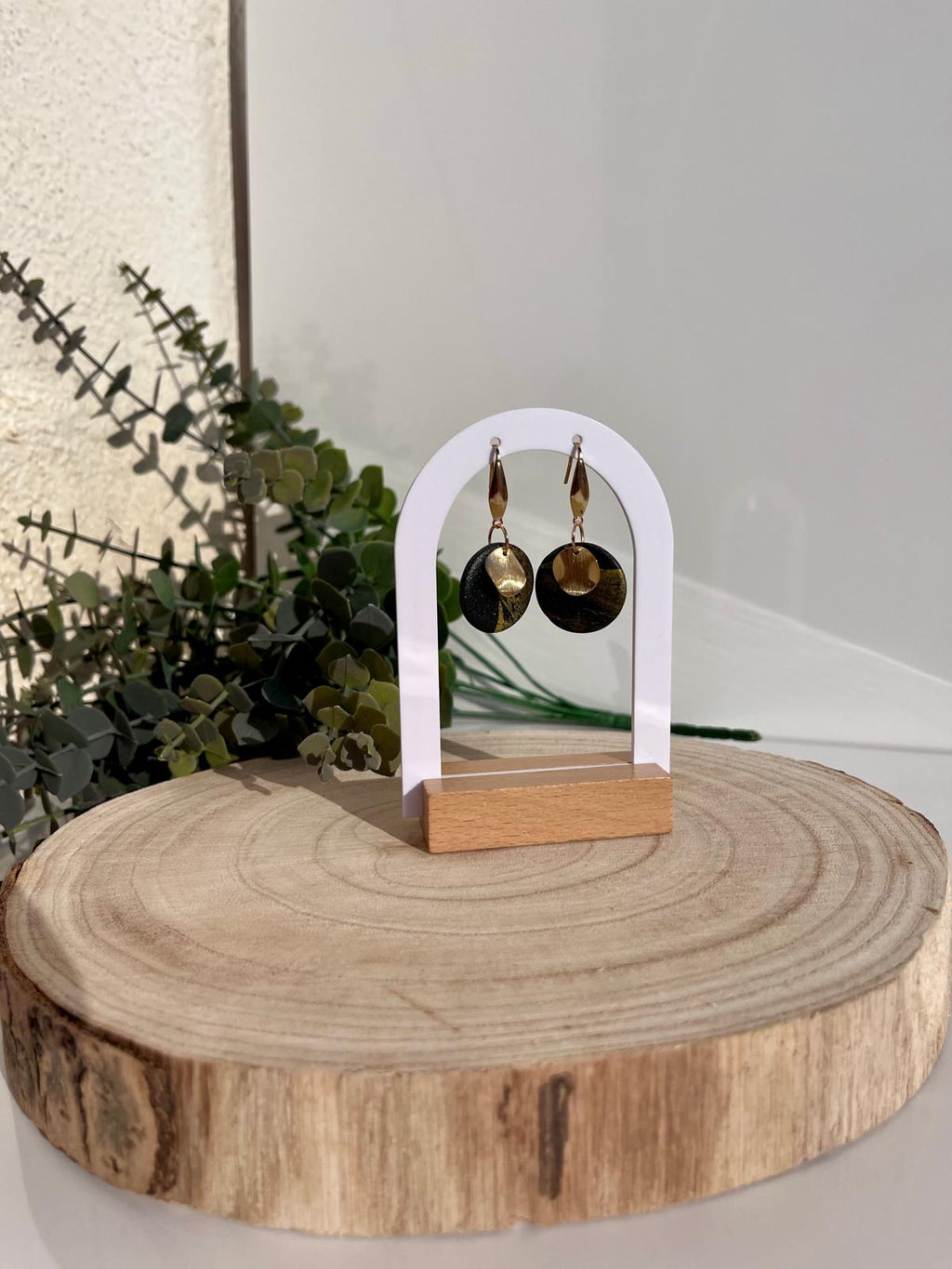 Círculo Negro Dorado Medalón Cepillado