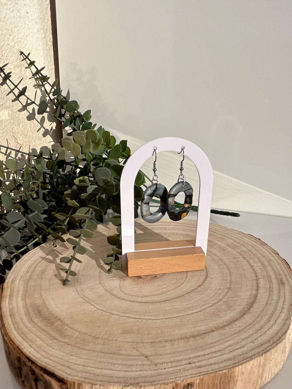 Aros Calados Mármol Negro Gris Toques Dorado