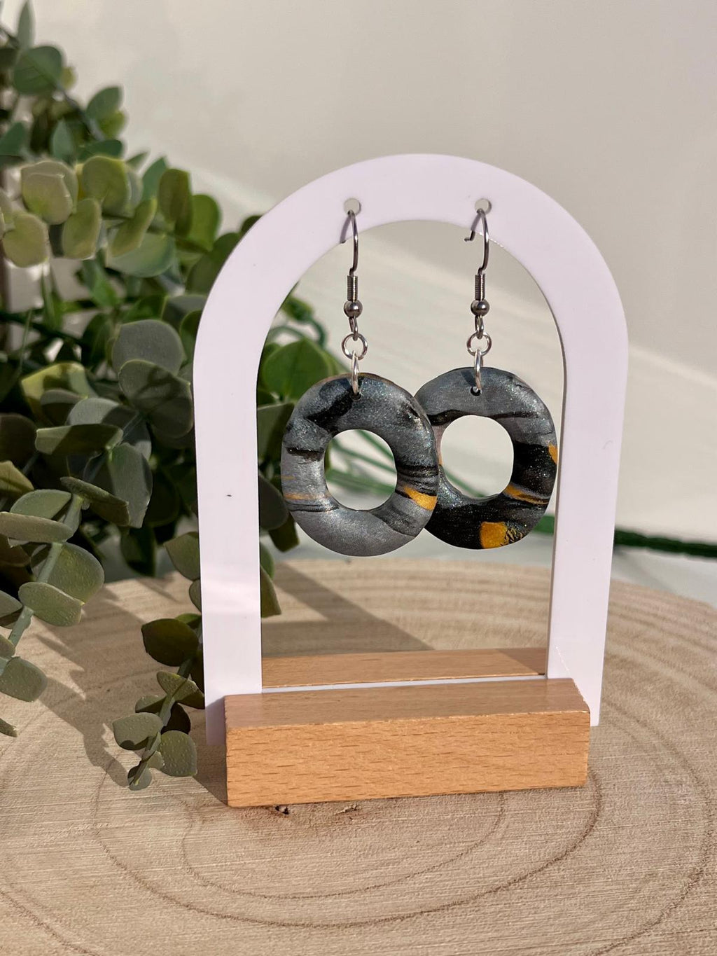 Aros Calados Mármol Negro Gris Toques Dorado