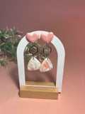LÚA – Pendientes corazón mármol rosa arcilla polimérica artesanales | Gradi Handmade