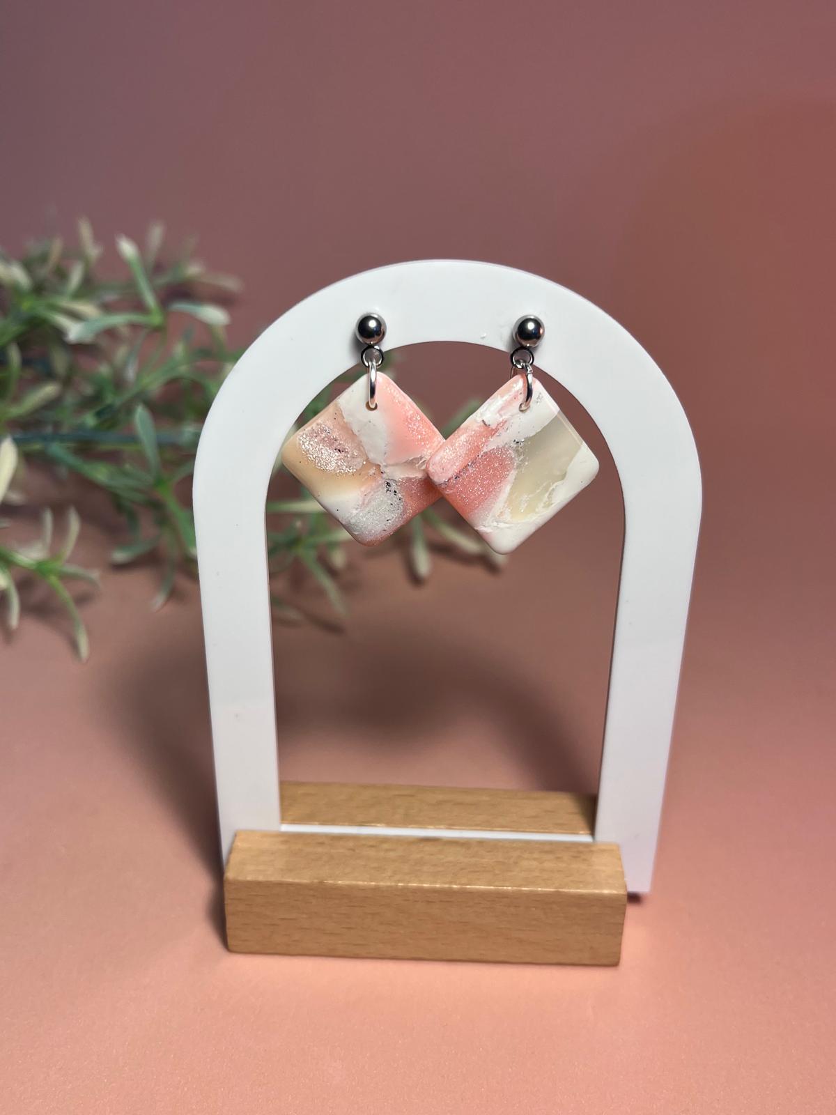SIRA – Pendientes cuadrado geométrico mármol rosa melocotón arcilla polimérica artesanales | Gradi Handmade