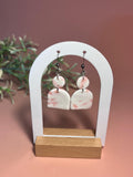 DALIA – Pendientes blanco rosa arcilla polimérica artesanales hechos a mano | Gradi Handmade