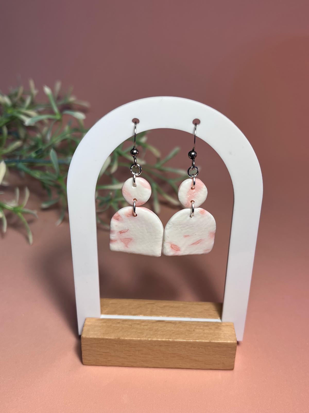 DALIA – Pendientes blanco rosa arcilla polimérica artesanales hechos a mano | Gradi Handmade