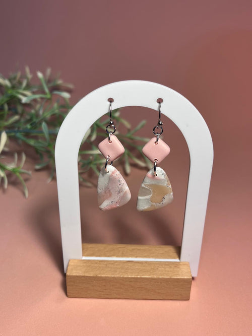 ABRIL – Pendientes mármol rosa dorado arcilla polimérica artesanales | Gradi Handmade