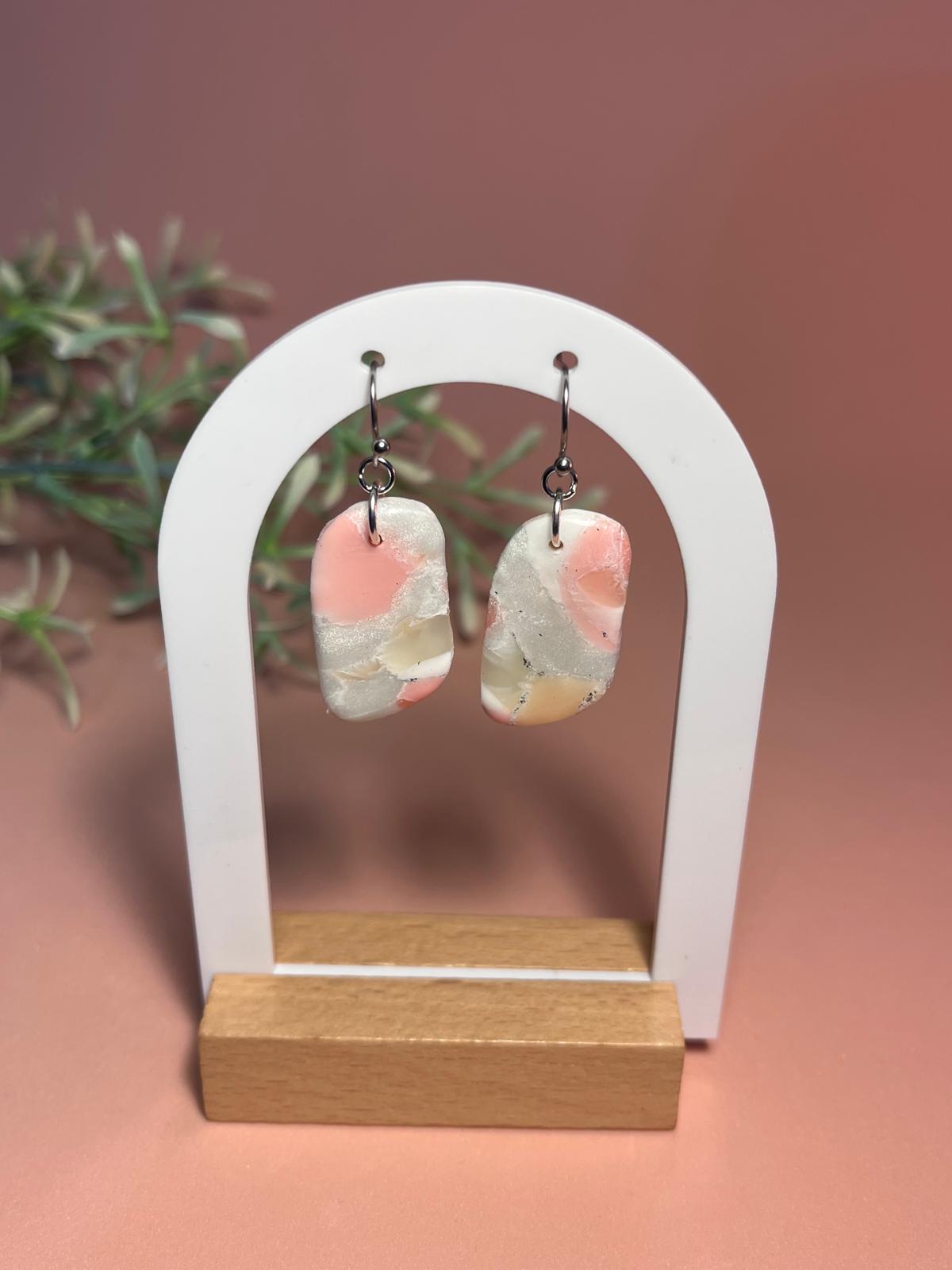 CORAL – Pendientes mármol rosa dorado arcilla polimérica artesanales | Gradi Handmade