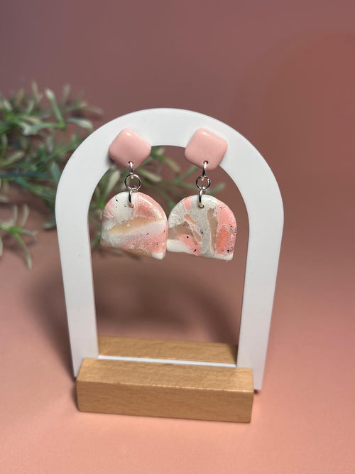 AMELIE – Pendientes semicírculo mármol rosa cobre arcilla polimérica artesanales | Gradi Handmade