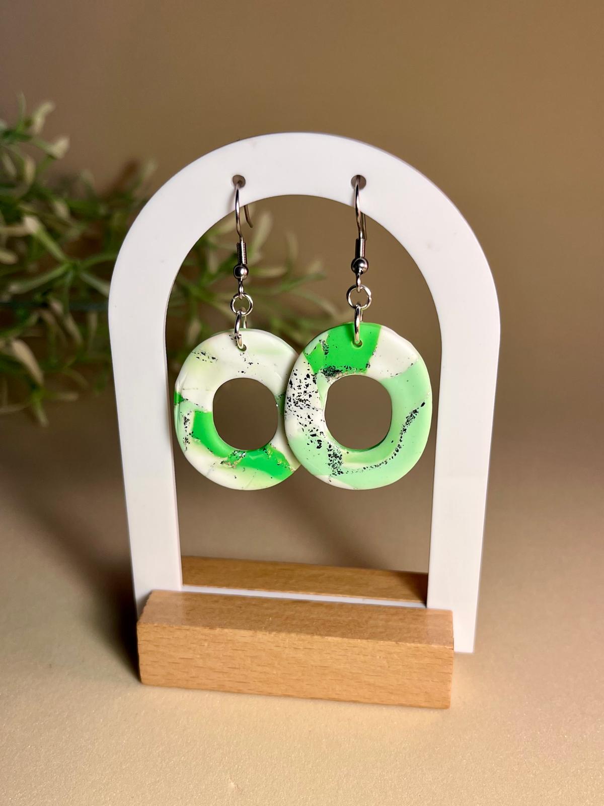MATCHA – Pendientes aros matcha verde arcilla polimérica artesanales | Gradi Handmade
