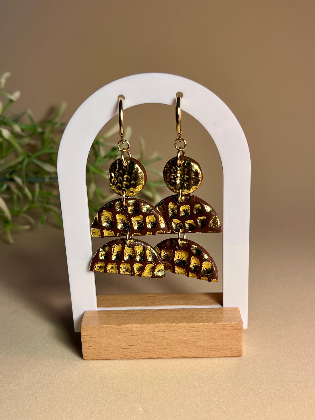 CHOCO TEXTURE – Pendientes media luna chocolate dorado arcilla polimérica artesanales | Gradi Handmade