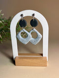 GRANITE FRAME – Pendientes dúo círculo negro rombo granito gris arcilla polimérica artesanales | Gradi Handmade