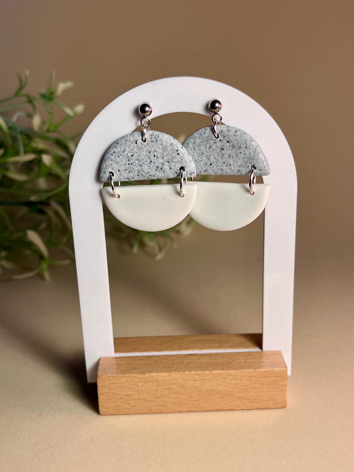 MINERAL DUO – Pendientes semicírculo granito gris blanco crema arcilla polimérica artesanales | Gradi Handmade
