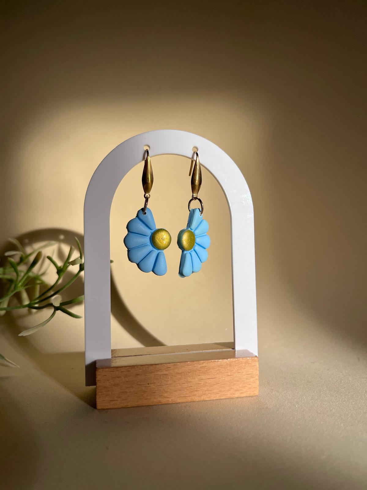 CAMELIA AZUL - Pendientes artesanales en forma de media flor azul