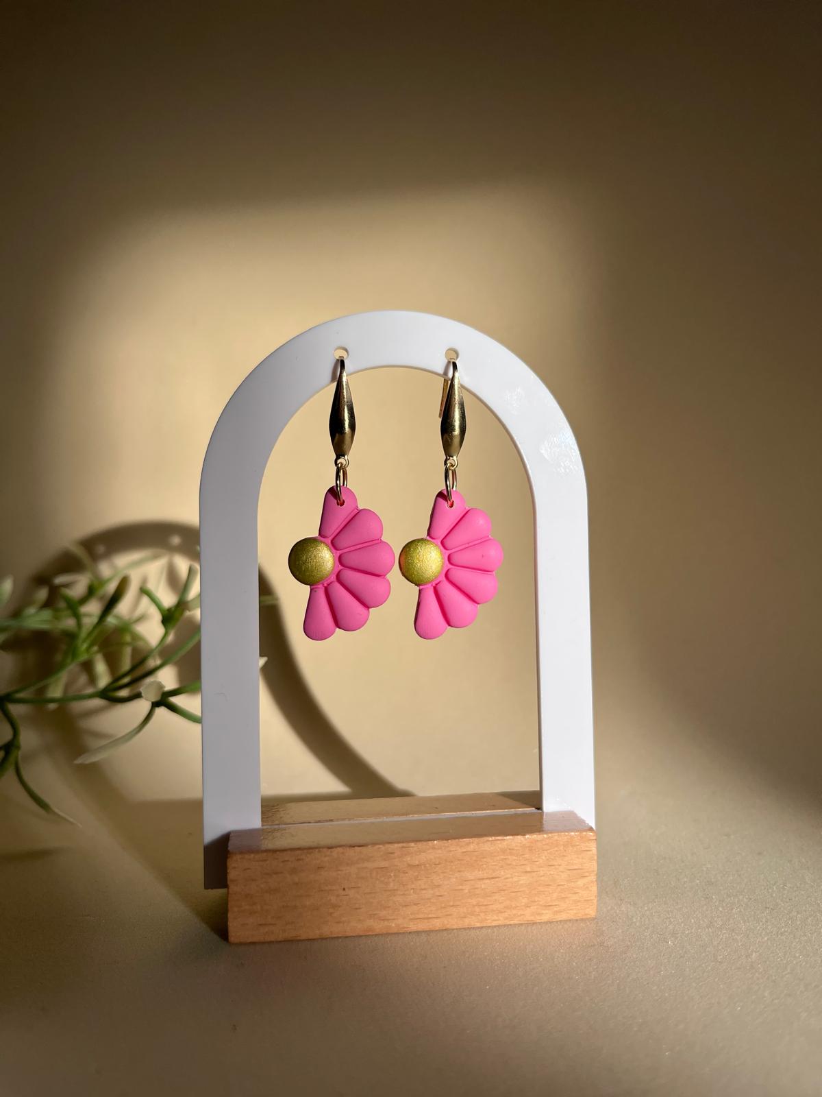 CAMELIA ROSA - Pendientes artesanales en forma de media flor rosa