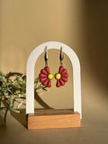 CAMELIA TEJA - Pendientes artesanales en forma de media flor rojo teja