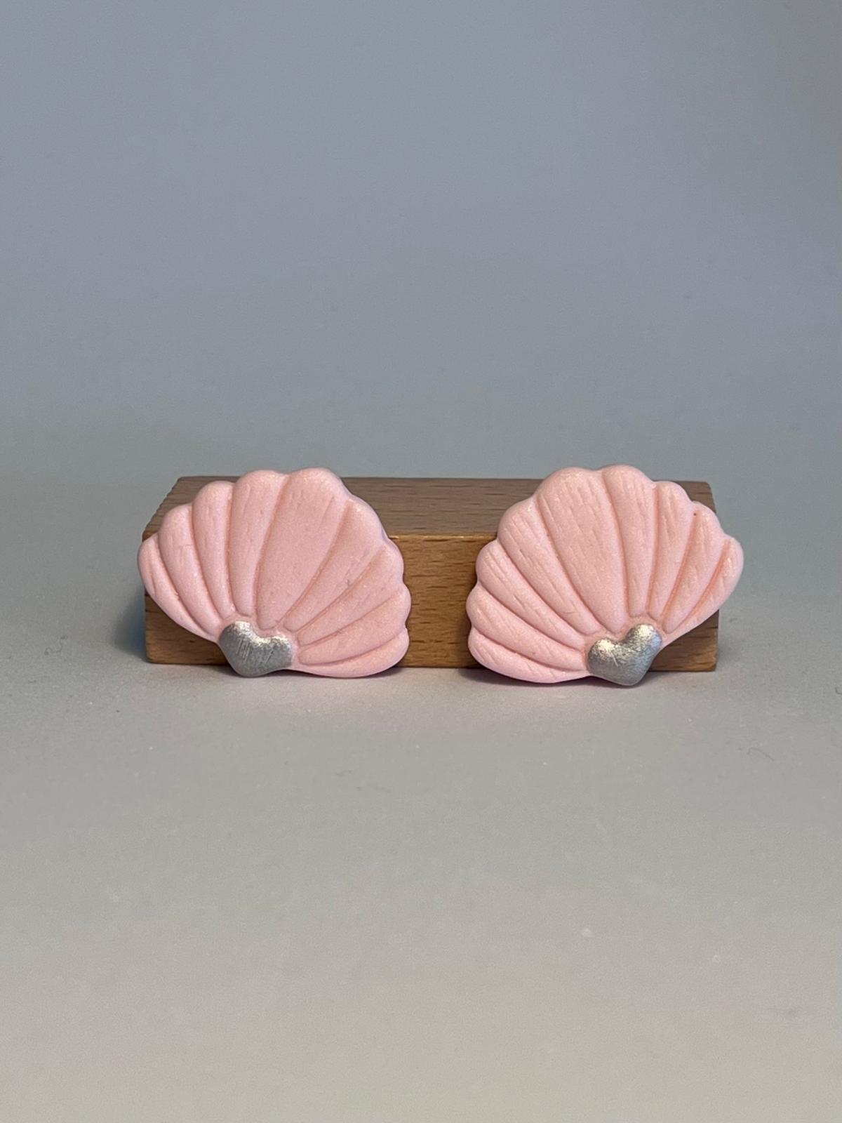 CONCHA ROSA — Pendientes stud concha rosa
