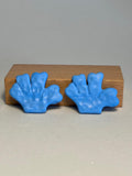 CORAL AZUL — Pendientes stud coral azul