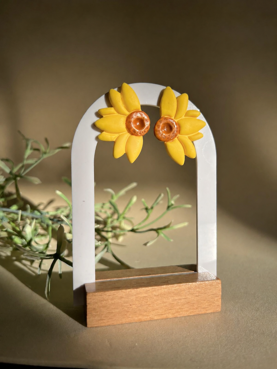 DALIA AMARILLO - Pendientes artesanales en forma de flor amarilla
