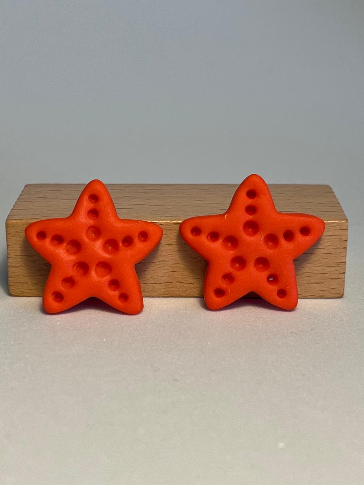 ESTRELLA – Pendientes stud estrella coral