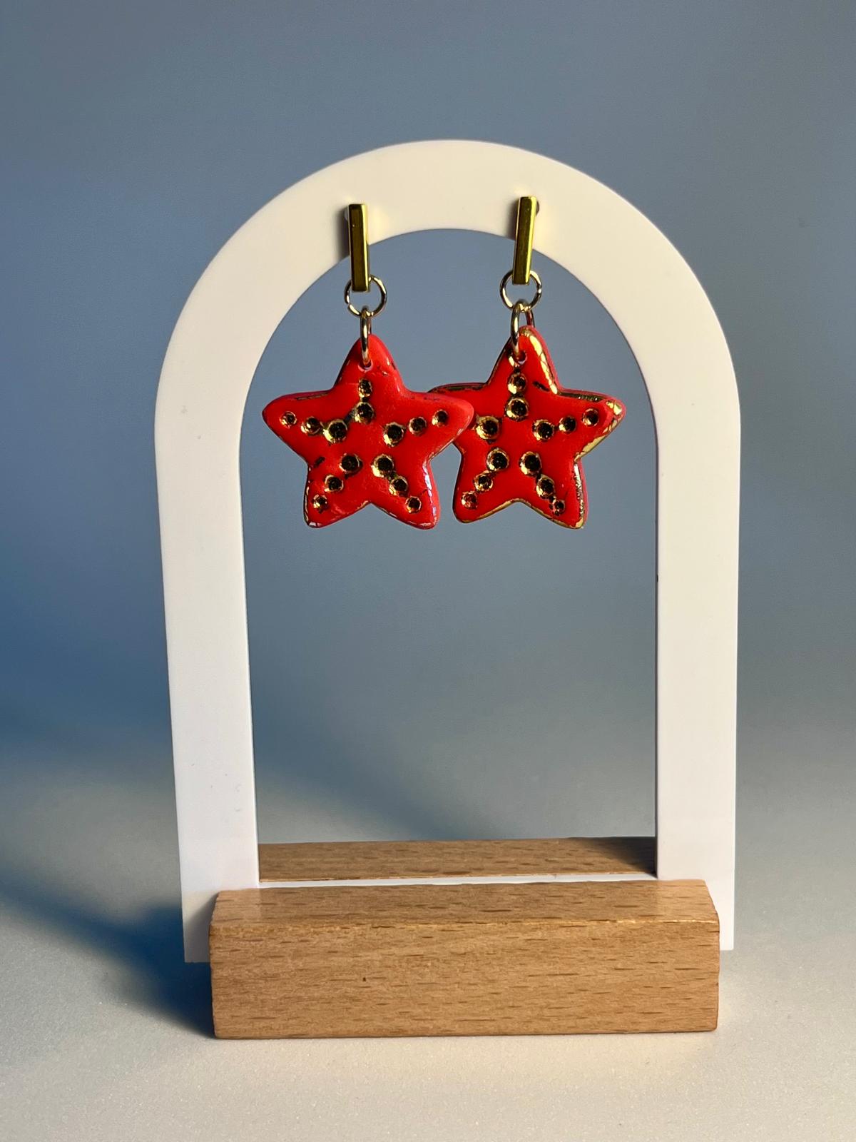 ESTRELLA COLGANTE CORAL – Pendientes colgantes estrella coral dorada