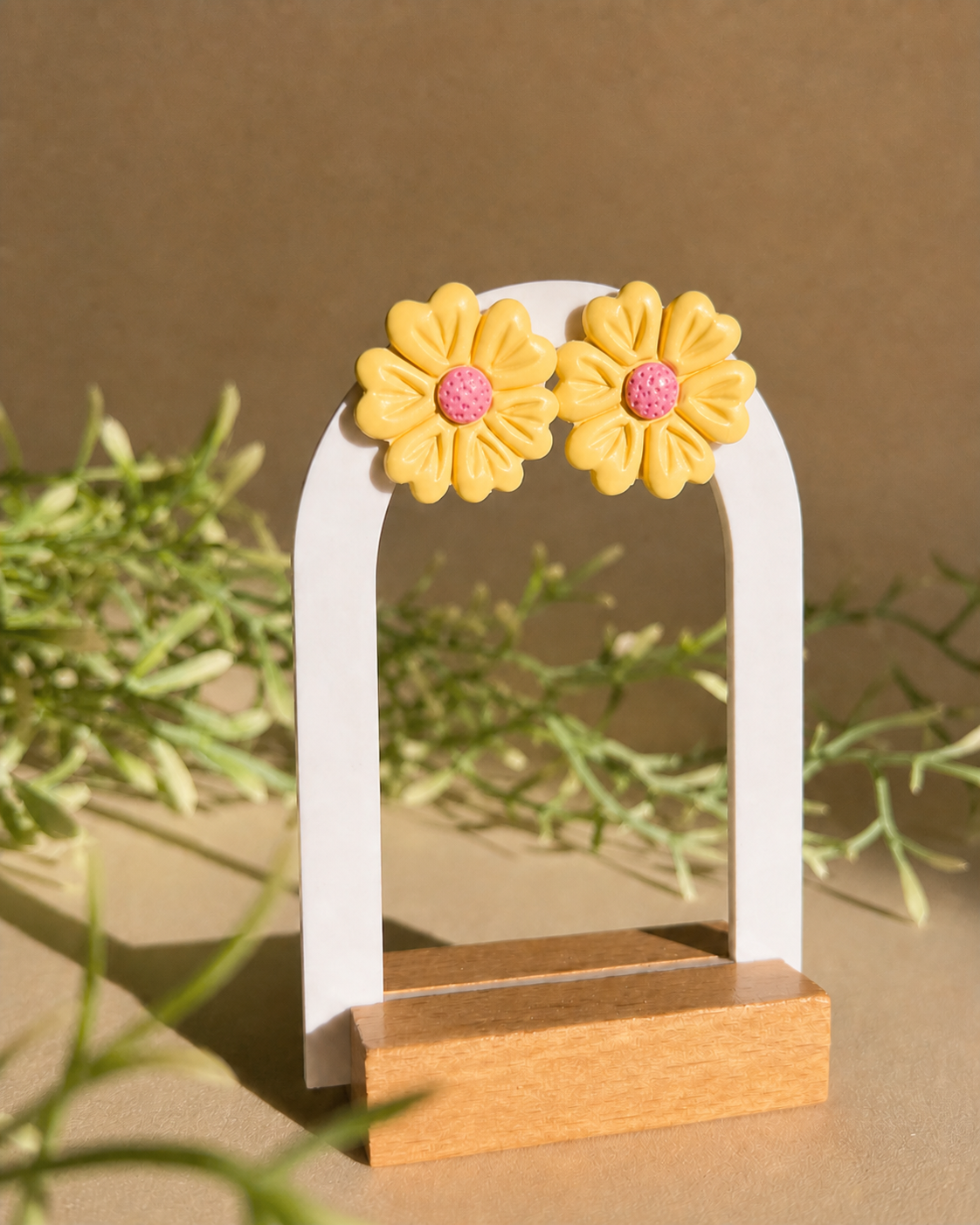 MARGARITA AMARILLA - Pendientes artesanales en forma de margarita amarilla