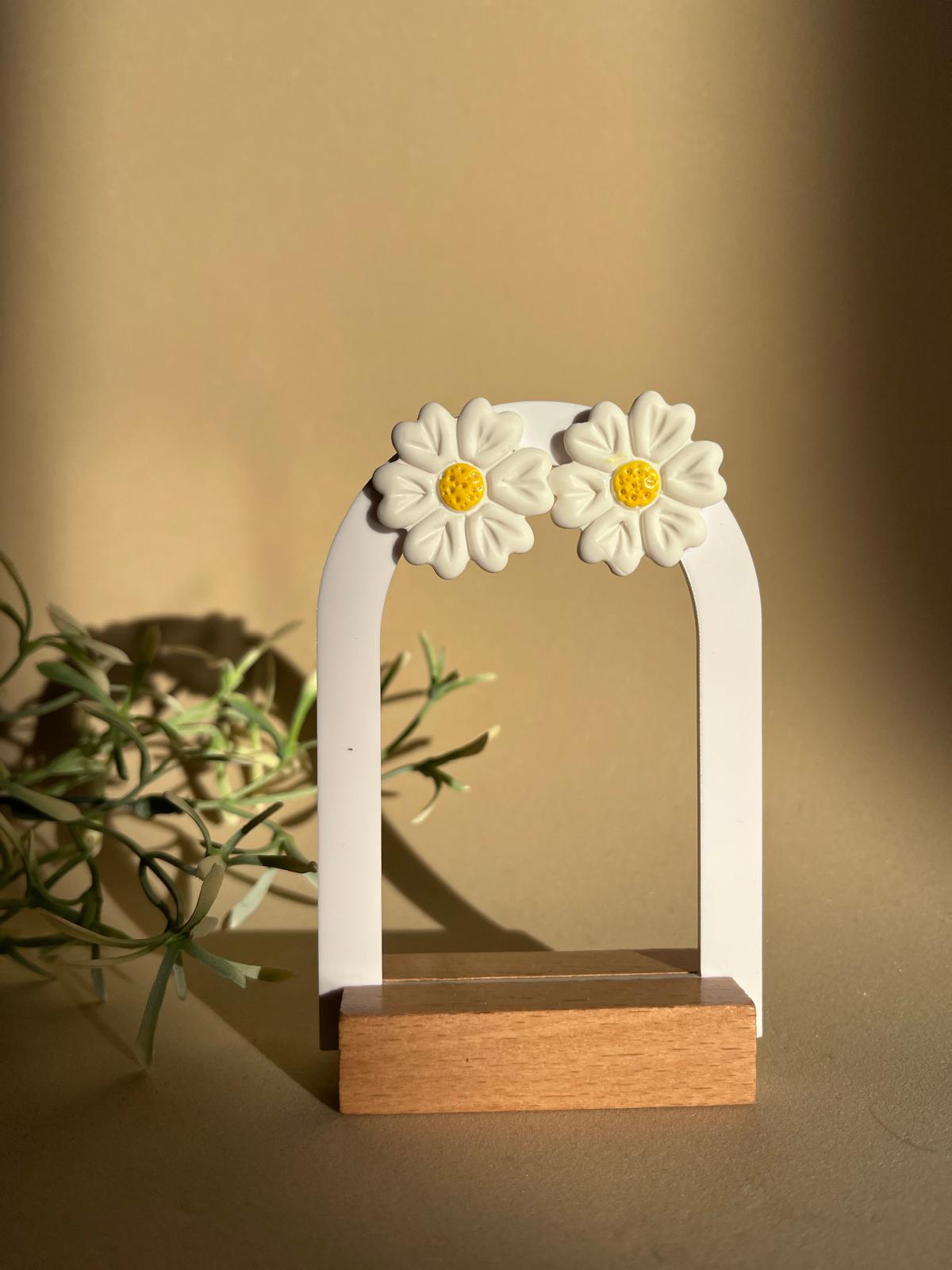 MARGARITA BLANCA - Pendientes artesanales en forma de margarita blanca
