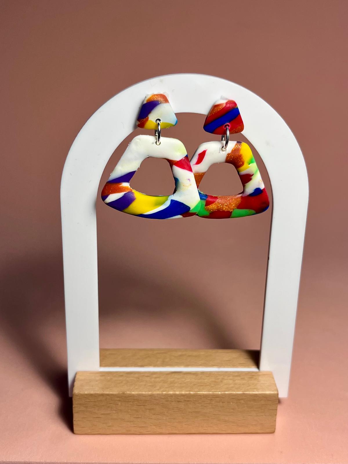 ARCH - Pendientes artesanales dos piezas arco hueco confeti multicolor con botón coordinado