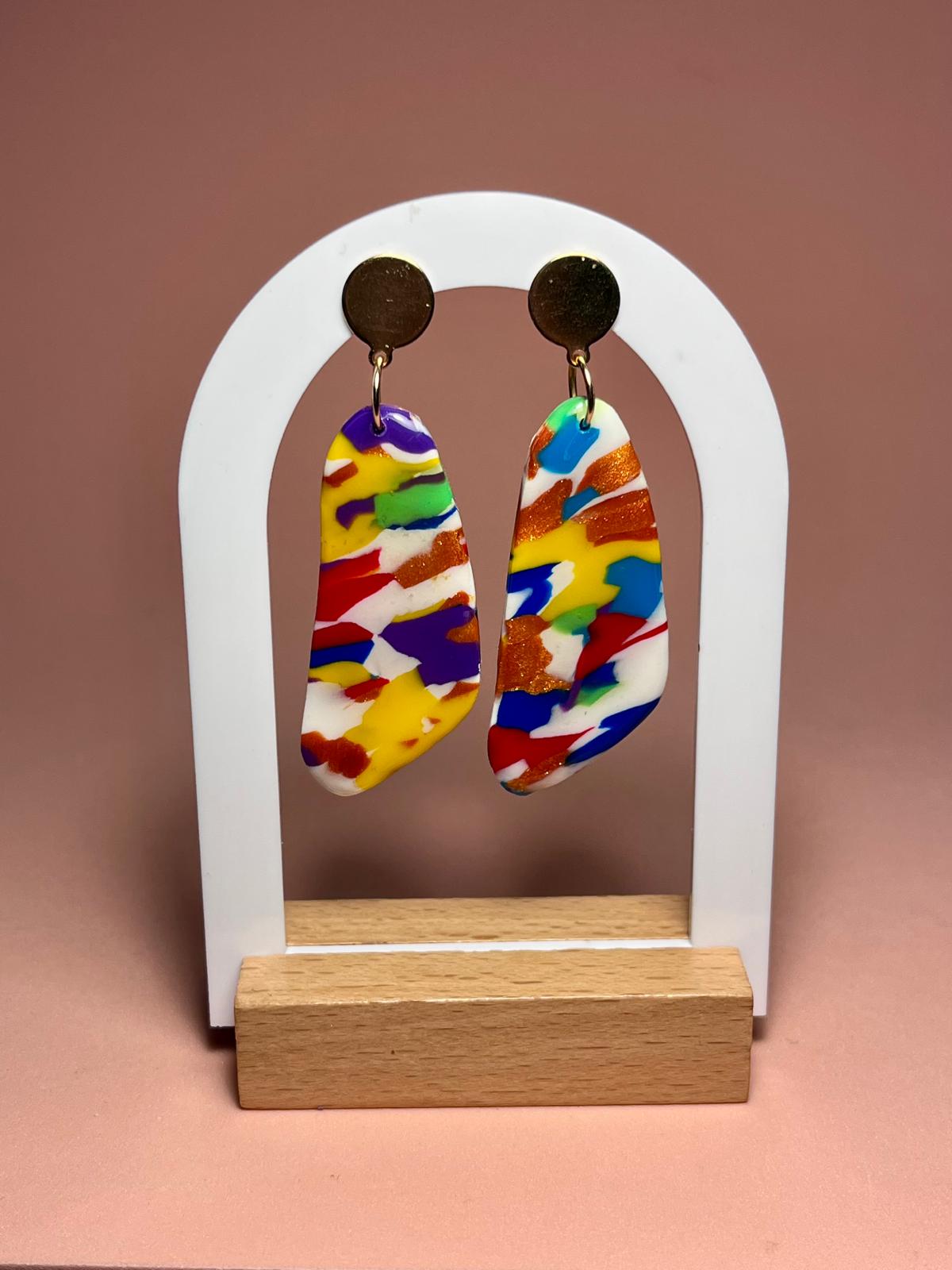 FLOW - Pendientes artesanales orgánicos confeti multicolor colgantes con botón plateado