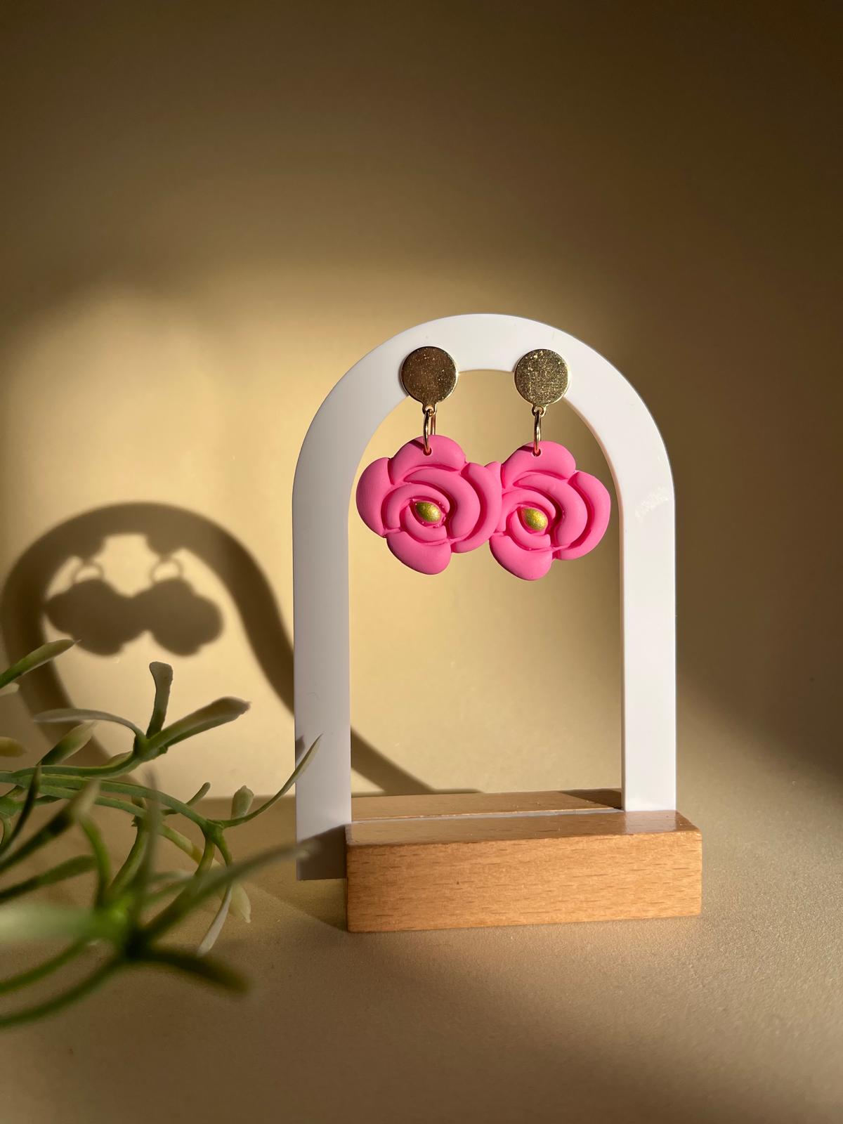 ROSELLE ROSA - Pendientes artesanales en forma de rosa color rosa